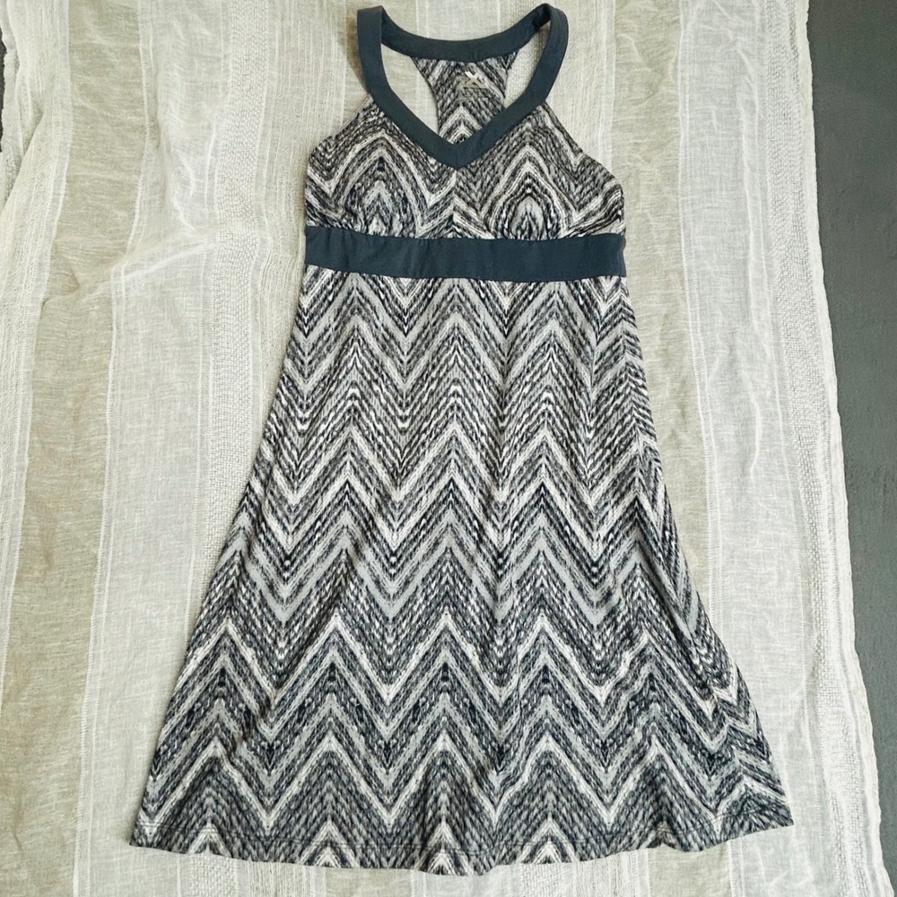 ZeroXposur Active Dress Women Small Gray Chevron Racerback Shelf Bra Athleisure